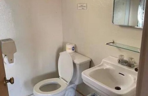 Yuma House | Bungalow that's Located within Walking Distance of Martinez Lake!