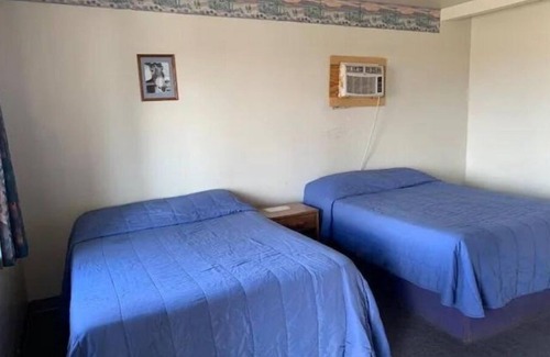 Yuma House | Bungalow that's Located within Walking Distance of Martinez Lake!