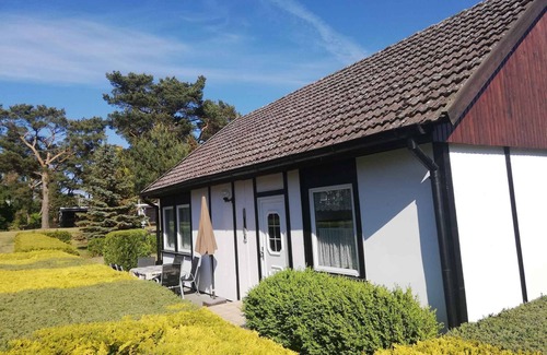 Fuhlendorf House | Bungalow with terrace and garden