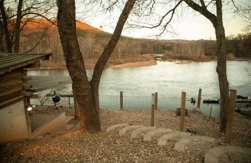 Buffalo City Cabin | Bunk Lodge - Rileys Outfitter