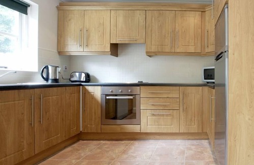 Bunratty Cottage | Bunratty West No 40012 - a two story that sleeps 6 guests in 3 bedrooms