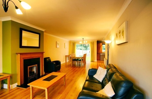 Bunratty Cottage | Bunratty West No 40012 - a two story that sleeps 6 guests in 3 bedrooms