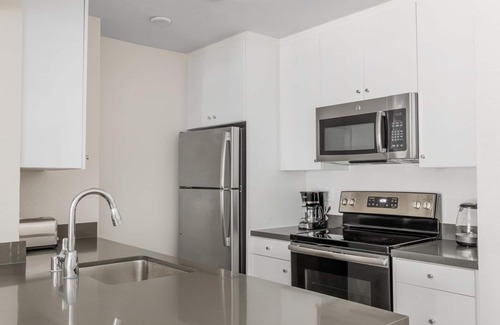 Los Angeles Apartment | Burbank 1BR w/W/D, Pool & Gym, nr WF & TJ
