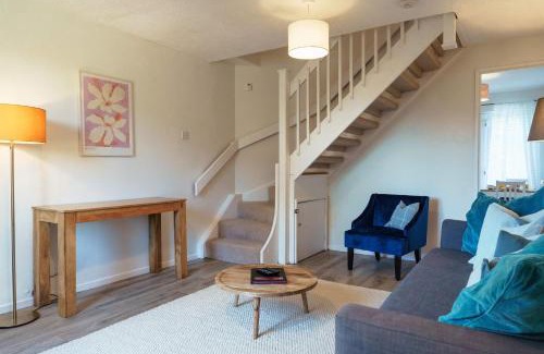 Little Stoke House | Burden close two bedroom house with garden