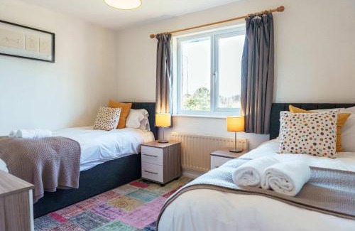 Little Stoke House | Burden close two bedroom house with garden