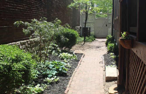 Near Southside Apartment | Burgundy Room - LAFAYETTE SQUARE