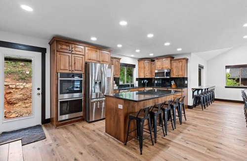 Harbor Village Cabin | Burly Bear |Barrel Sauna - Hot Tub - Game Room + Amazing Views!