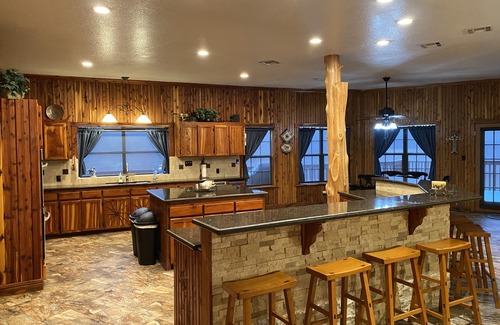 Bastrop Cabin | Burn Valley Lodge is a spacious and fun 'resort style' place on 100 Acres