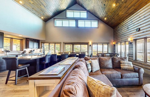 Greenville Cabin | Burnt Jacket Lodge Overlooking Moosehead Lake