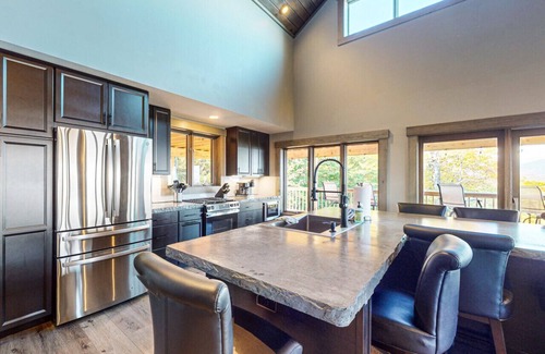 Greenville Cabin | Burnt Jacket Lodge Overlooking Moosehead Lake