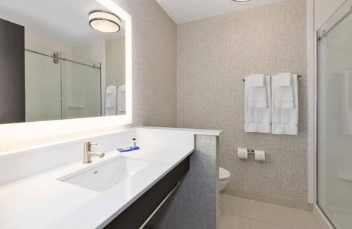 The Waterfront House | Business and leisure travelers alike appreciate our convenient location !