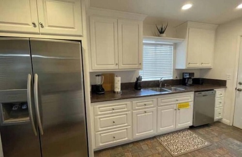 Riverside House | Business Class/Family Vacation/Large back yard
