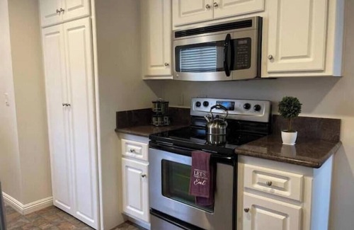Riverside House | Business Class/Family Vacation/Large back yard