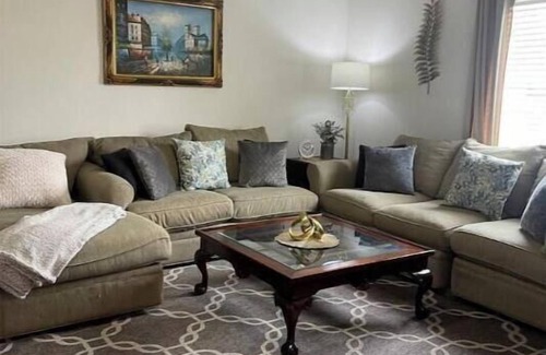 Riverside House | Business Class/Family Vacation/Large back yard