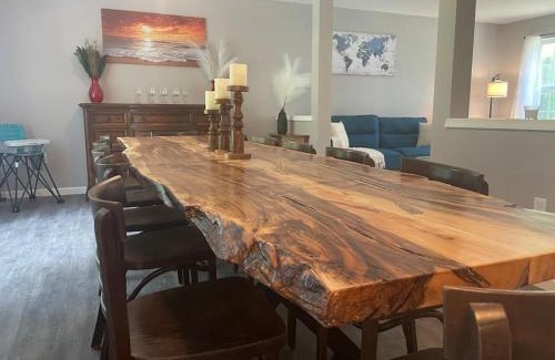 Mount Pocahontas House | Business Place Loft