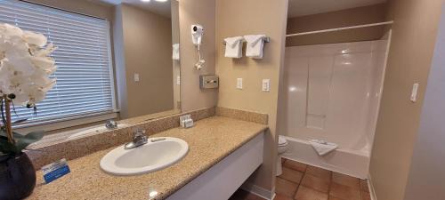 Pacific Grove Hotel | Butterfly Grove Inn