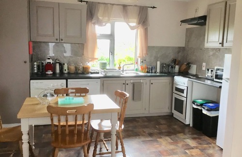Clifden Apartment | Buttermilk Lodge - "Goulane" 2 Bedroom Apartment, 5 mins walk Clifden Centre