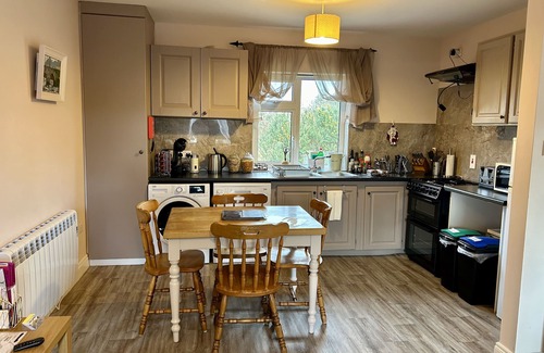 Clifden Apartment | Buttermilk Lodge - "Goulane" 2 Bedroom Apartment, 5 mins walk Clifden Centre