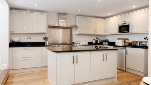 Hurdlow House | Buxton Lodge