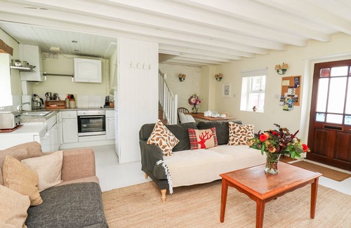 Llandeilo Cottage | Buzzards Watch