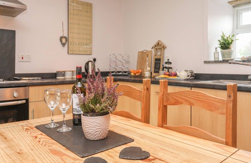 Nefyn Cottage | BWTHYN BACH, pet friendly, character holiday cottage in Nefyn