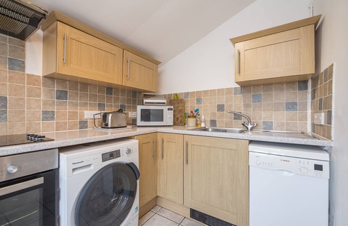 Roch Cottage | Bwthyn Beatties, Holiday property Newgale, Sleeps 4, 2 bedrooms, bathrooms