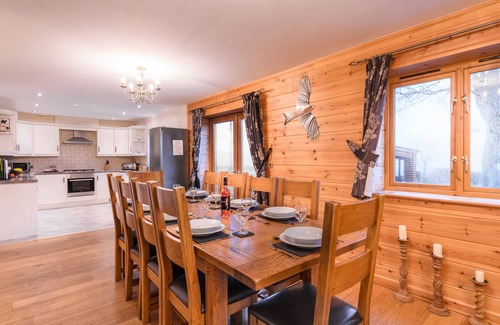 Brecon House | Bwthyn y Bannau - Four Bedroom House, Sleeps 9