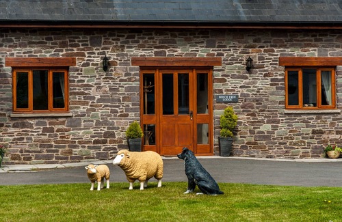 Brecon House | Bwthyn y Bannau - Four Bedroom House, Sleeps 9