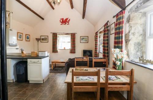 Rhyd-y-clafdy House | Bwthyn yr Onnen Ash Cottage