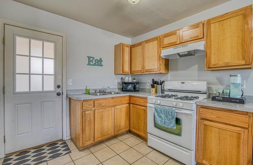 Biggs Field Apartment | ✨ BY FORT BLISS: 2 KING BEDS, FAST WIFI, FULL BATH, LAUNDRY