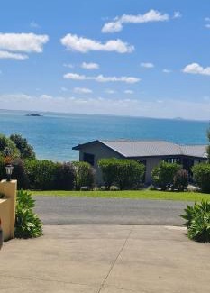 Coopers Beach Apartment | By the Sea 3 bedroom Apartment with ocean views