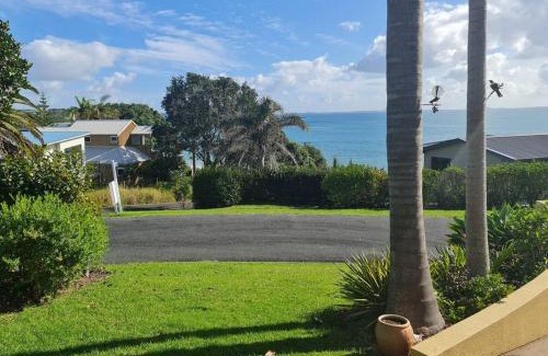 Coopers Beach Apartment | By the Sea 3 bedroom Apartment with ocean views