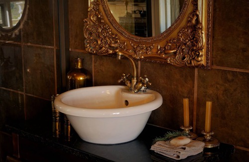 George Bed & Breakfast | Bygracealone Manor