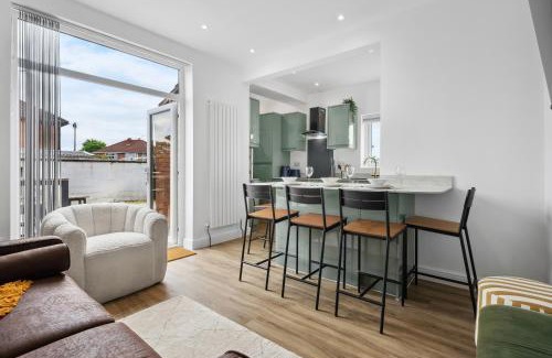 Winshill House | Byron House