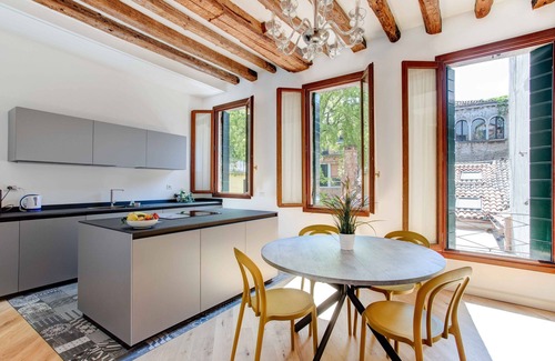 Burano Apartment | Cà del Glicine - charming apartment on the canal