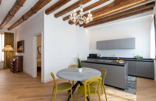 Burano Apartment | Cà del Glicine - charming apartment on the canal