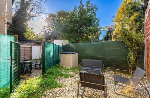 Bondy Apartment | Cénoslocs Bondy - Paris à vos pieds pour 4 personnes avec Jardin & Wifi