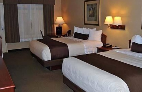 Thief River Falls Hotel | C'mon Inn Thief River Falls