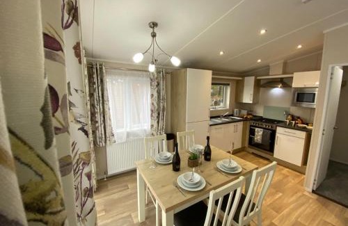 Bethesda House | C04 - Beechwood Lodge with Hot Tub