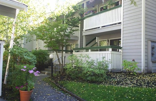 Overlake Apartment | C214 2 bed 2 bath 2nd/top floor of two story building