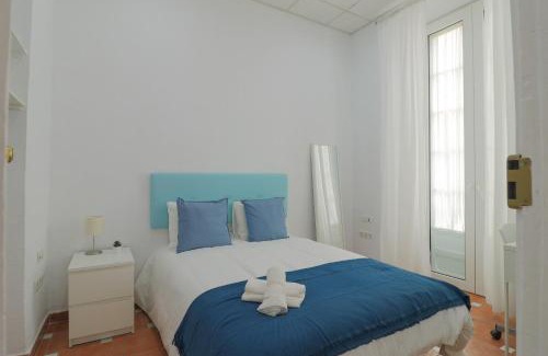 La Victoria Apartment | C67 - Shiny 6 Bedrooms in Plaza de la Merced