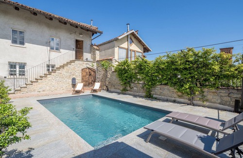 Monforte d'Alba Apartment | Ca Fredo Apartment With Pool Monforte