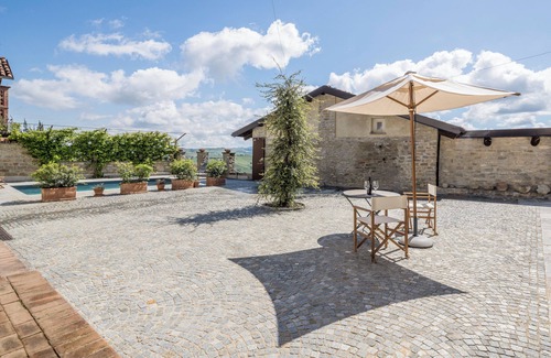 Monforte d'Alba Apartment | Ca Fredo Apartment With Pool Monforte