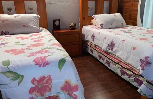 La Laguna Ski Chalet | Cabaña de las Flores. Magia en la laguna