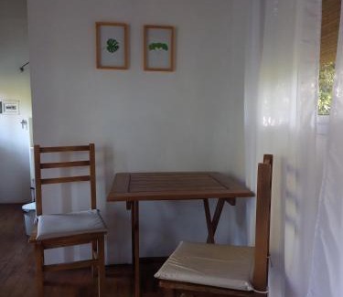 Villa Elisa Apartment | Cabaña monoambiente con pileta y jardín arbolado