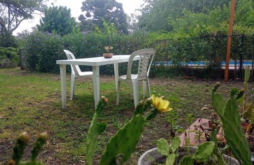 Villa Elisa Apartment | Cabaña monoambiente con pileta y jardín arbolado