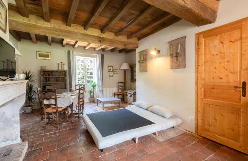 Chapaize House | Cabana & La Maison du Père Amour