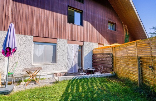 Saint-Jorioz Apartment | Cabana & Les pieds dans l'eau