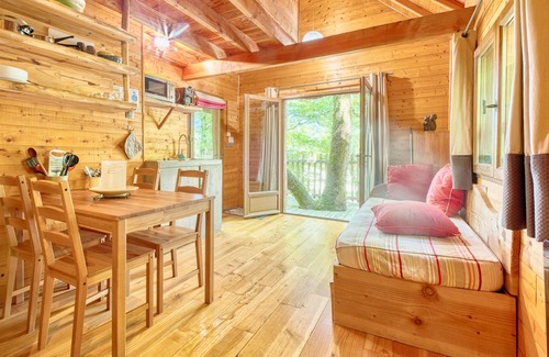 Monsac Cabin | Cabane Amicie in the Trees – Retreat in Nature with Shared Heated Indoor Pool