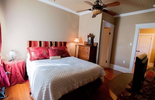 Hermann Bed & Breakfast | Cabernet Room - Old Vine Bed & Breakfast